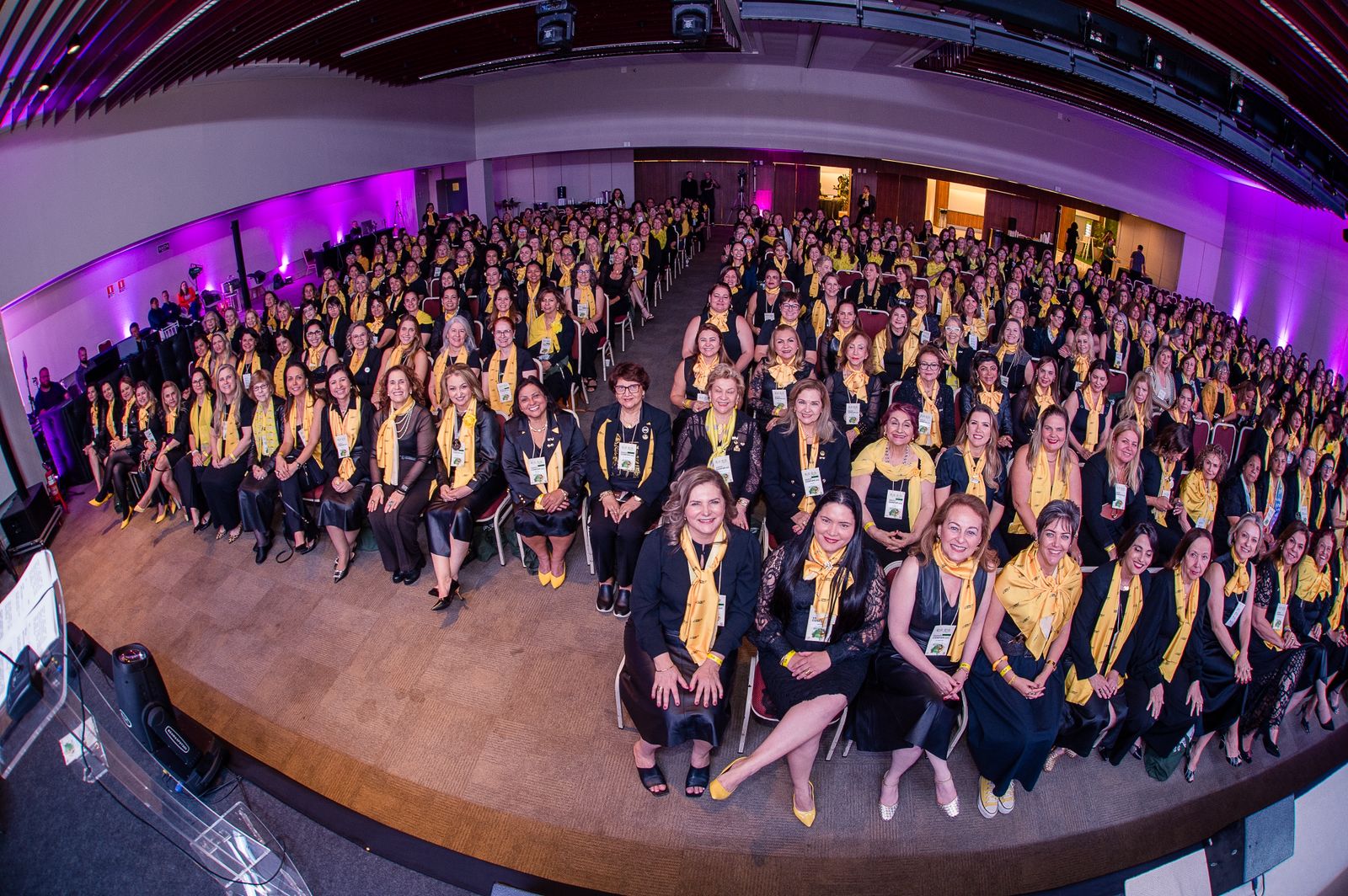 Panorâmica do grande público presente no mesmo evento associativo